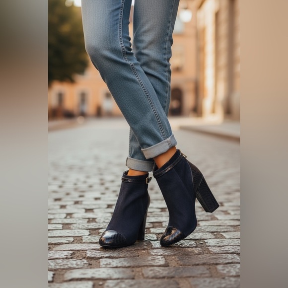 Tory Burch Gracie Suede Navy Ankle Boots Embossed Alligator Leather Heeled 8.5 - Picture 1 of 15
